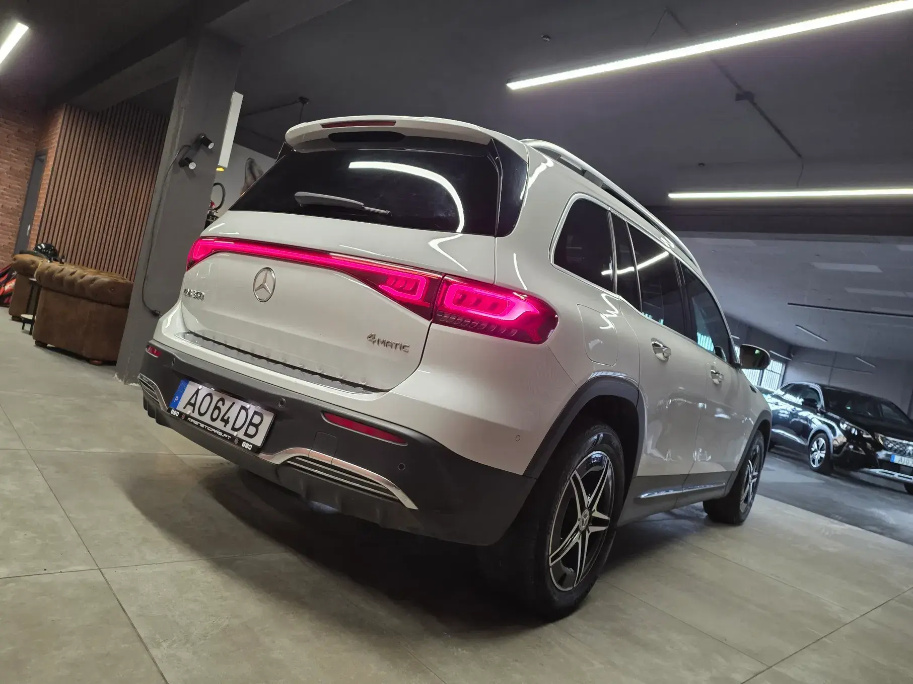 Mercedes-Benz EQB 350 4Matic AMG Line 11