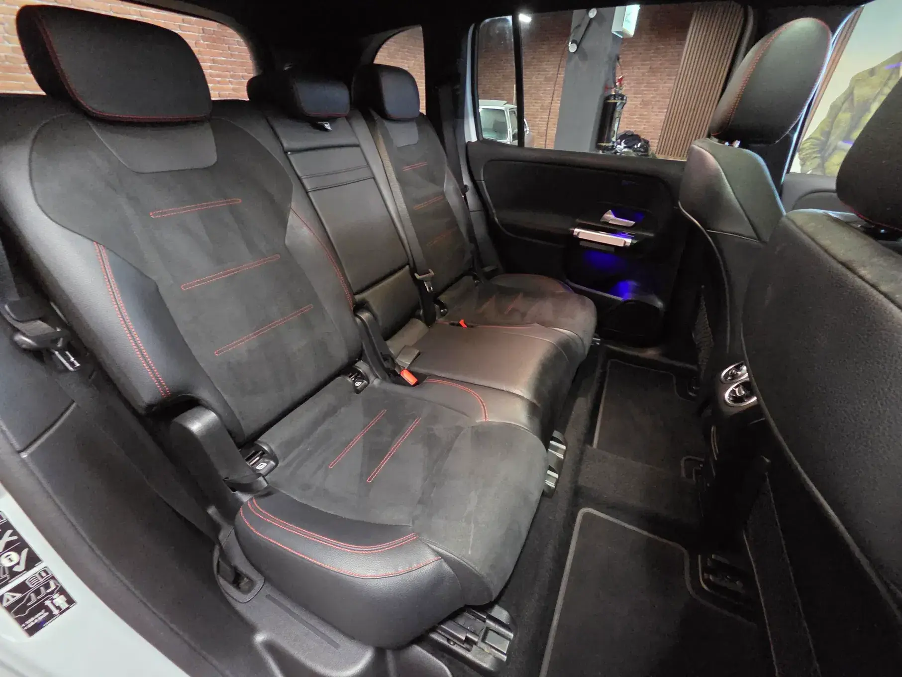 Mercedes-Benz EQB 350 4Matic AMG Line 28