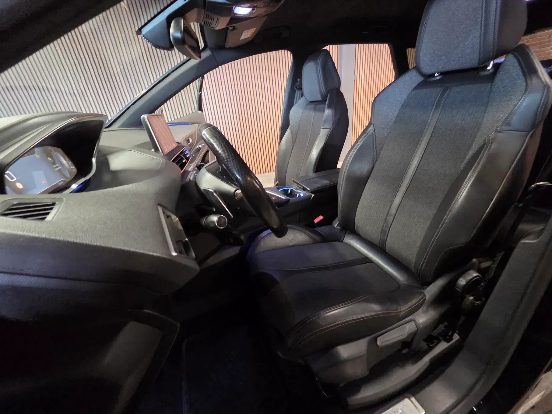 Peugeot 3008 BlueHDi 130 Stop & Start EAT8 GT Pack 20