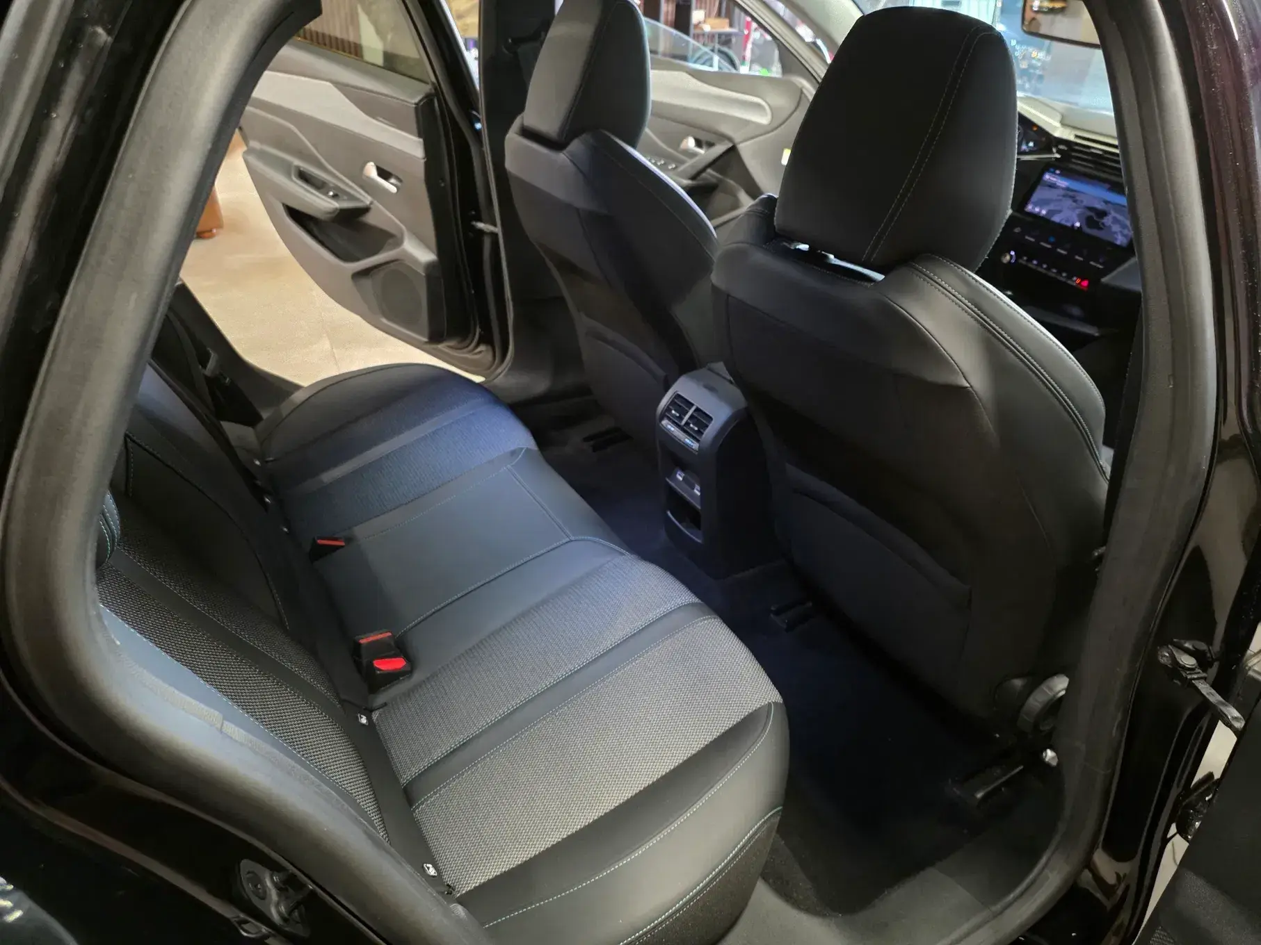 Peugeot 308 SW PureTech 130 GPF EAT8 Stop & Start Allure Pack 24