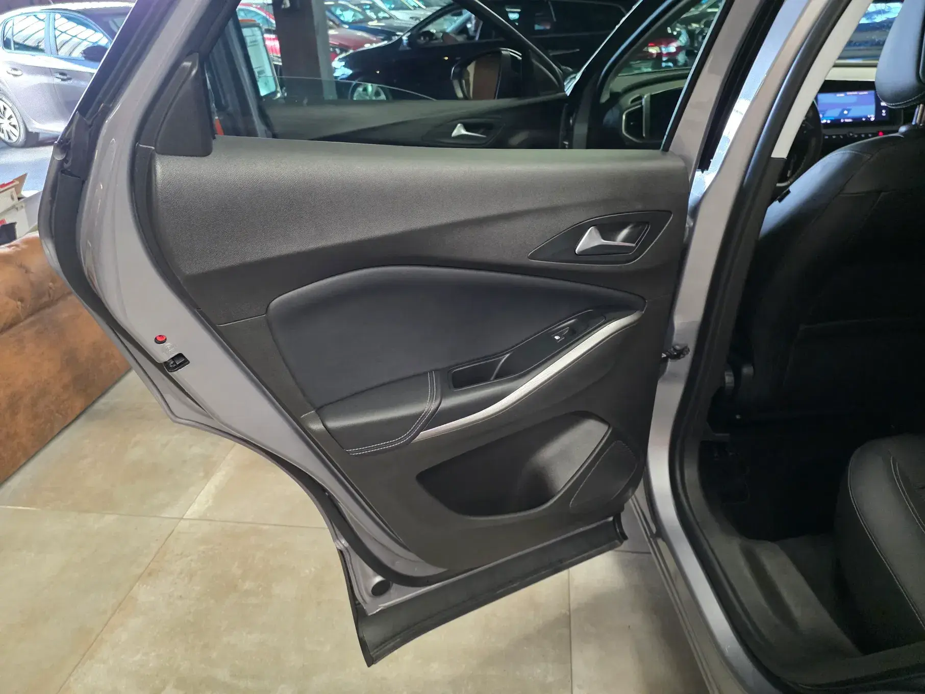 Opel Grandland Outro 8