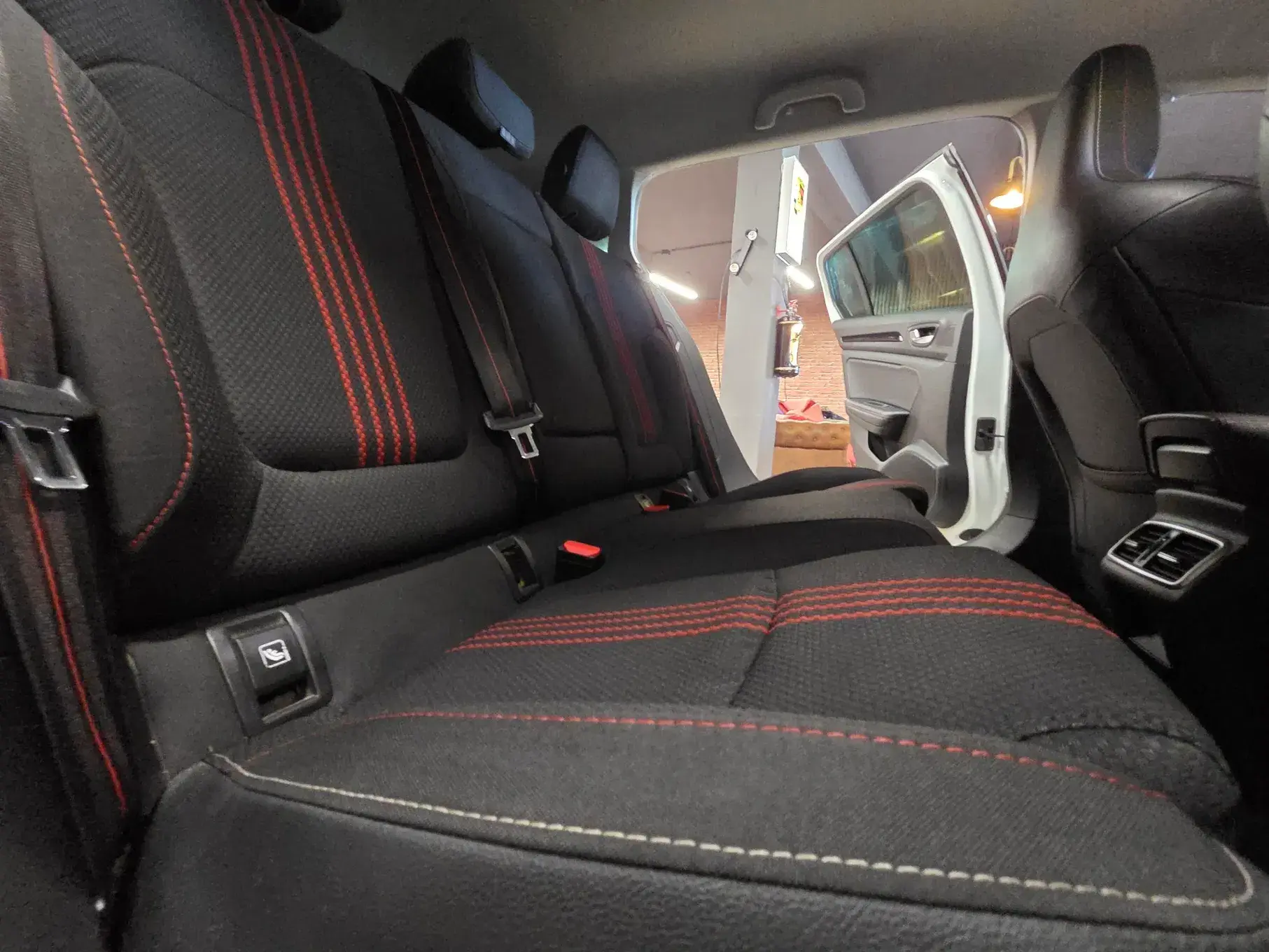 Renault Mégane Sport Tourer 1.5 Blue dCi R.S. Line 26