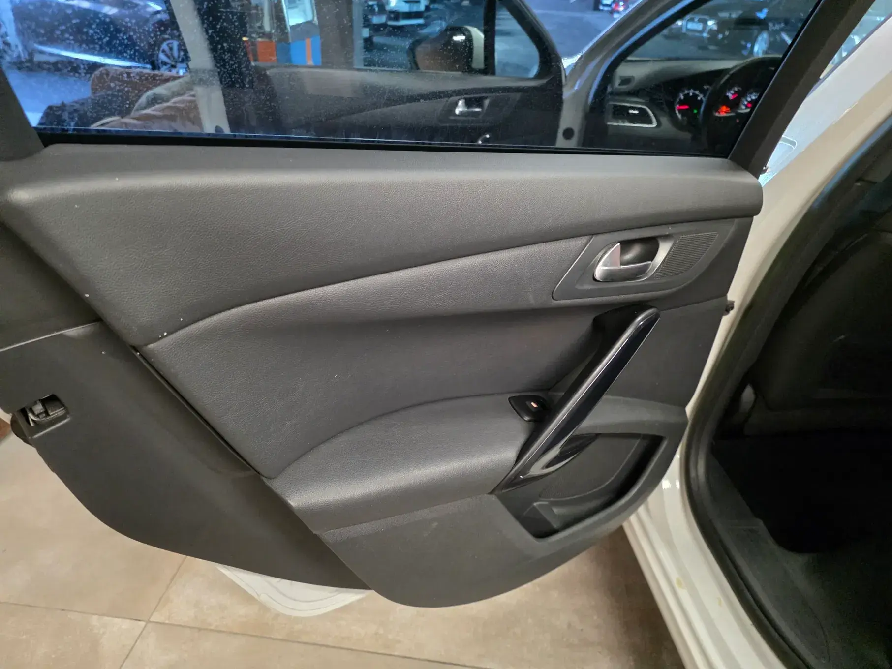 Peugeot 508 SW 1.6 e-HDi Allure 2-Tronic 10