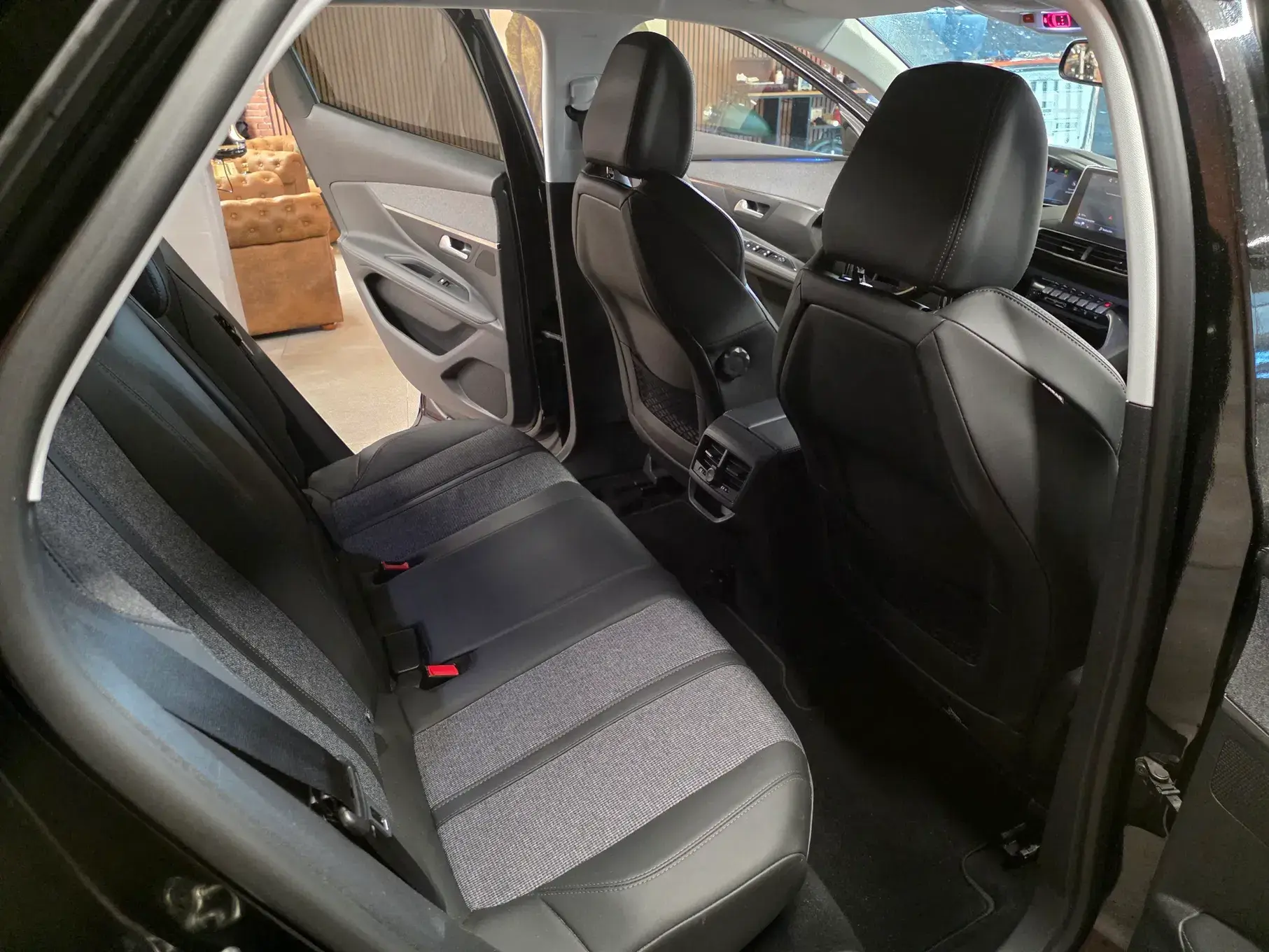 Peugeot 3008 BlueHDi 130 Stop & Start EAT8 Allure 34