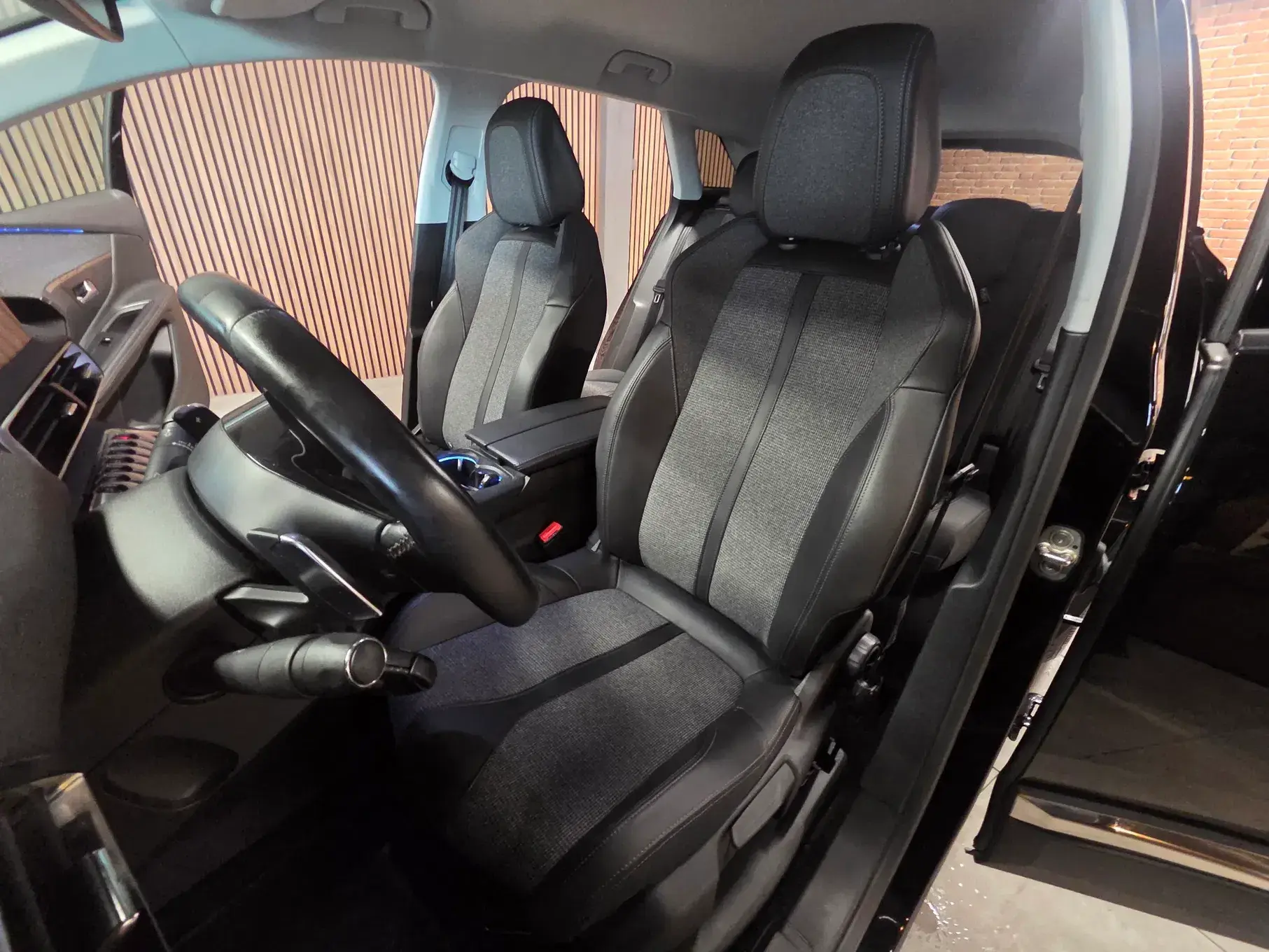 Peugeot 3008 BlueHDi 130 Stop & Start EAT8 Allure 36