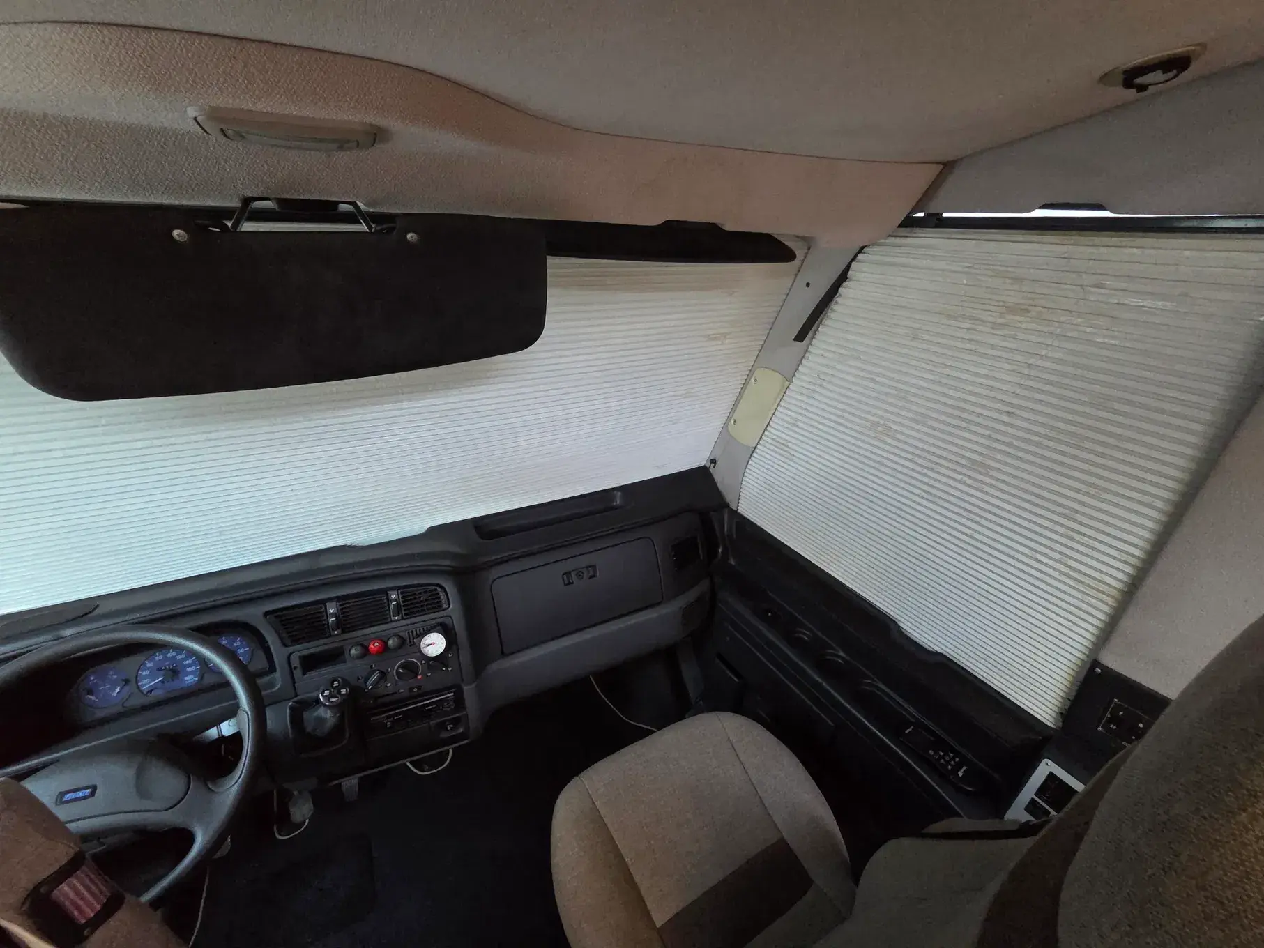Knaus Travel Liner Outro 37