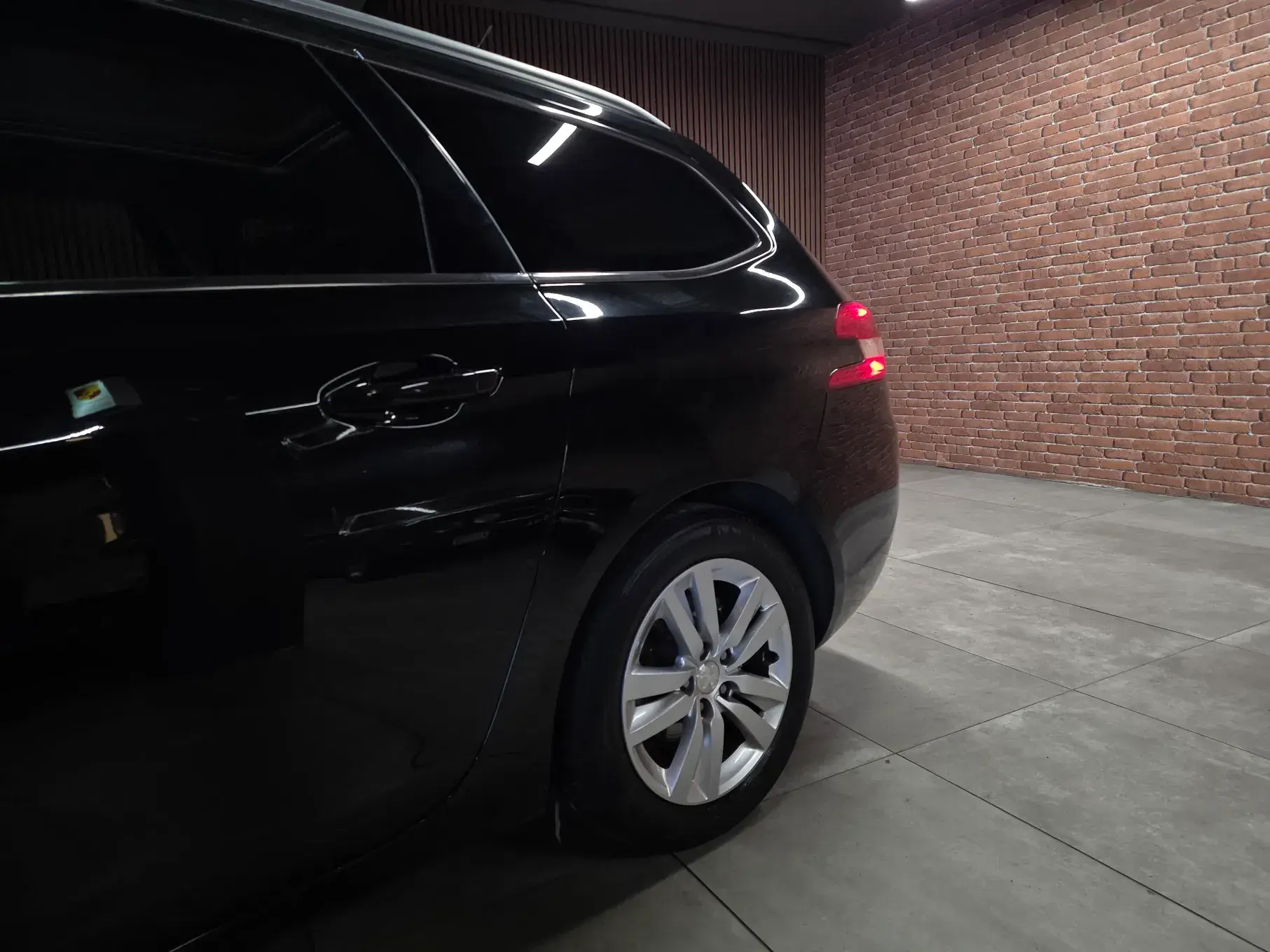 Peugeot 308 SW BlueHDi 120 Stop & Start Active 11
