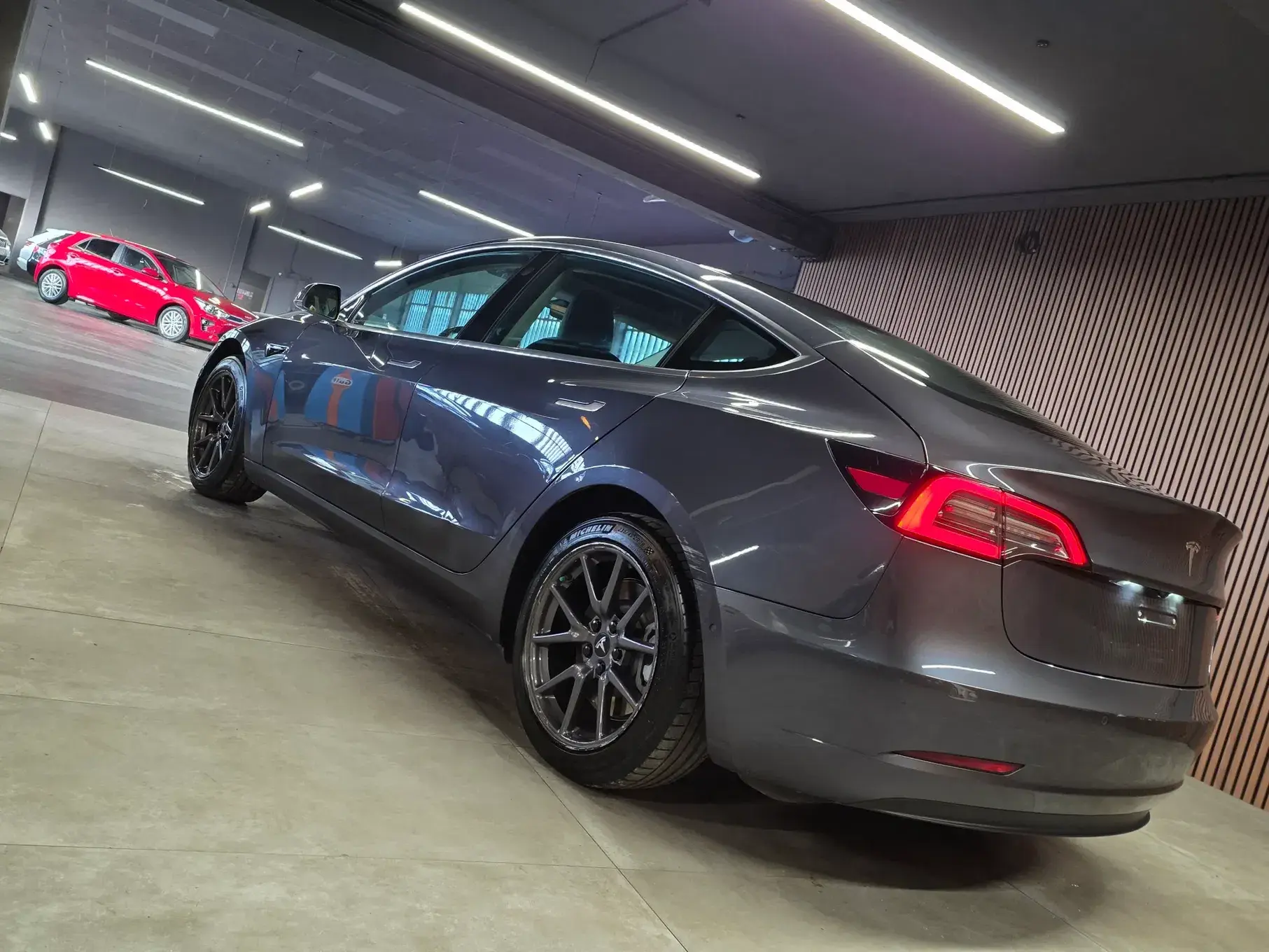 Tesla Model 3 Standard Range Plus RWD 17