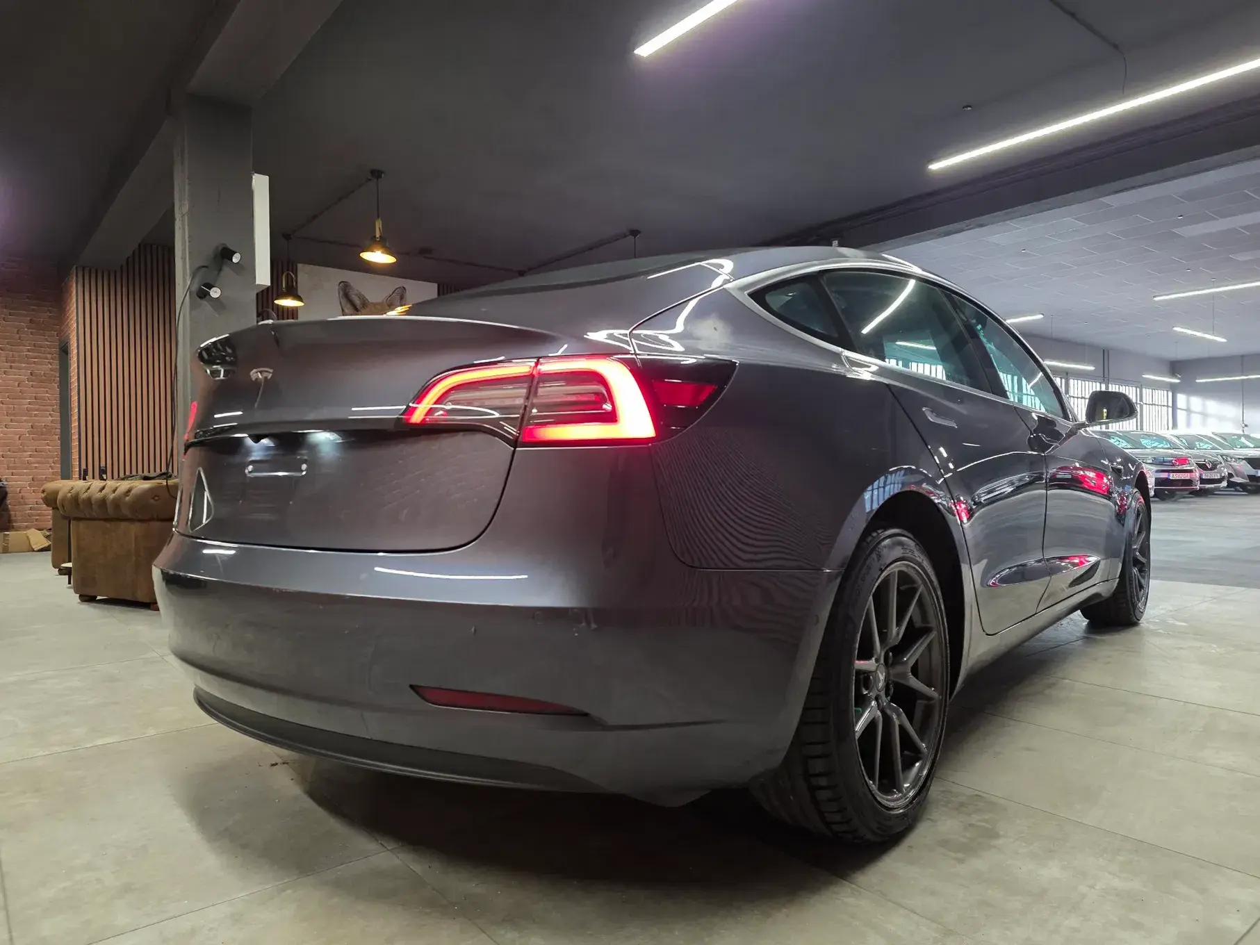 Tesla Model 3 Standard Range Plus RWD 18