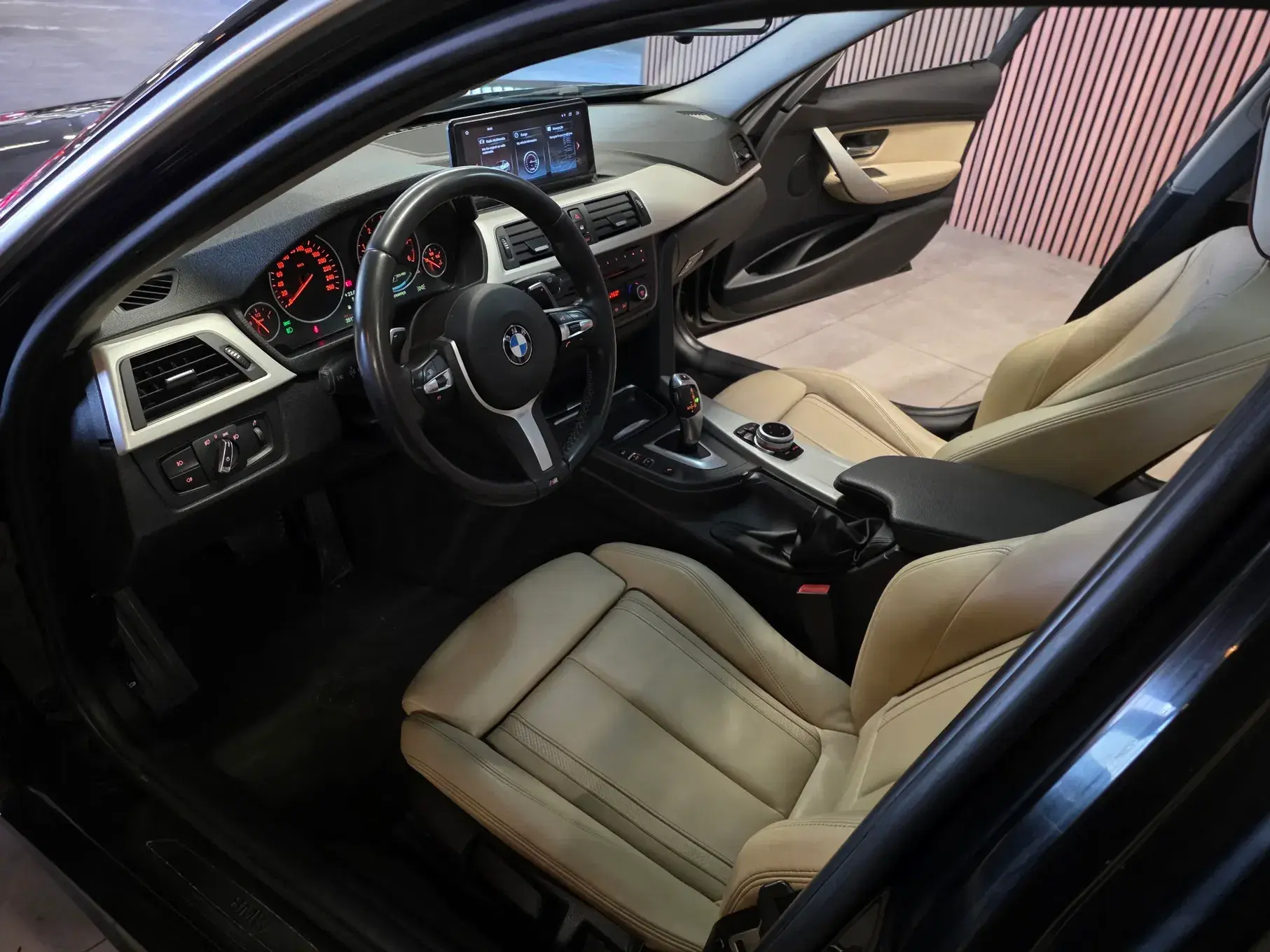BMW 320 d Aut. Efficient Dynamics Edition Sport Line 8