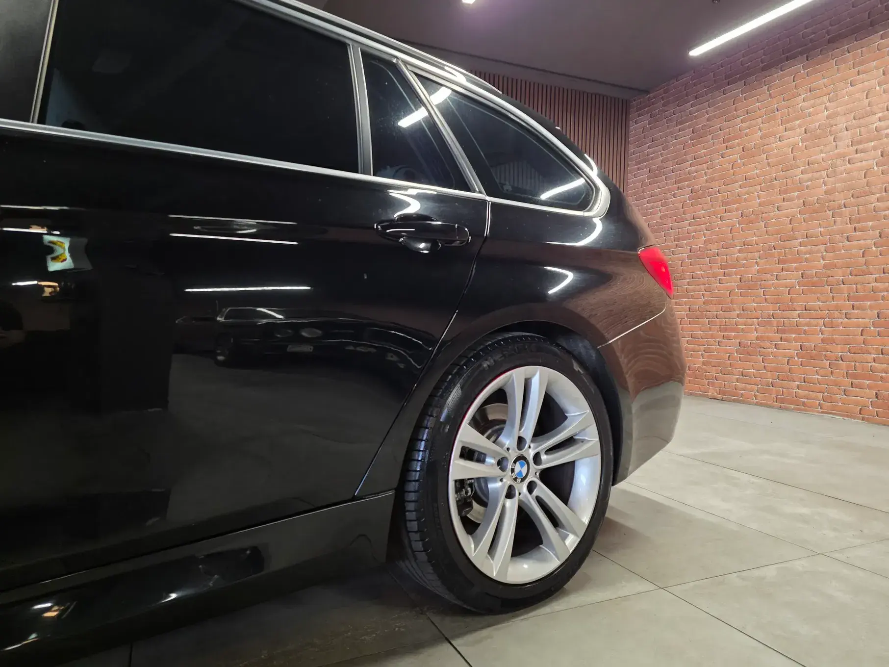 BMW 320 d Aut. Efficient Dynamics Edition Sport Line 30