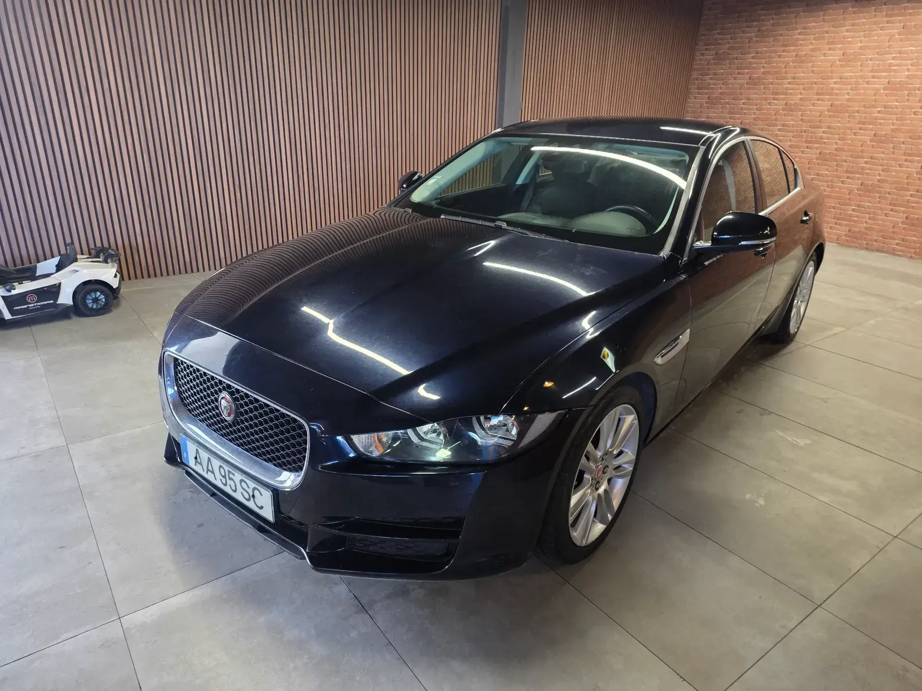 Jaguar XE E-Performance Aut. Prestige 4
