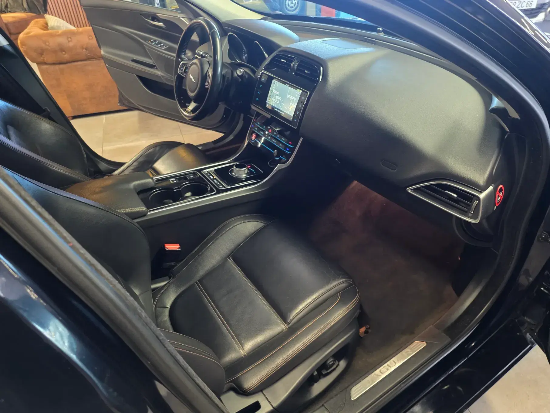 Jaguar XE E-Performance Aut. Prestige 24