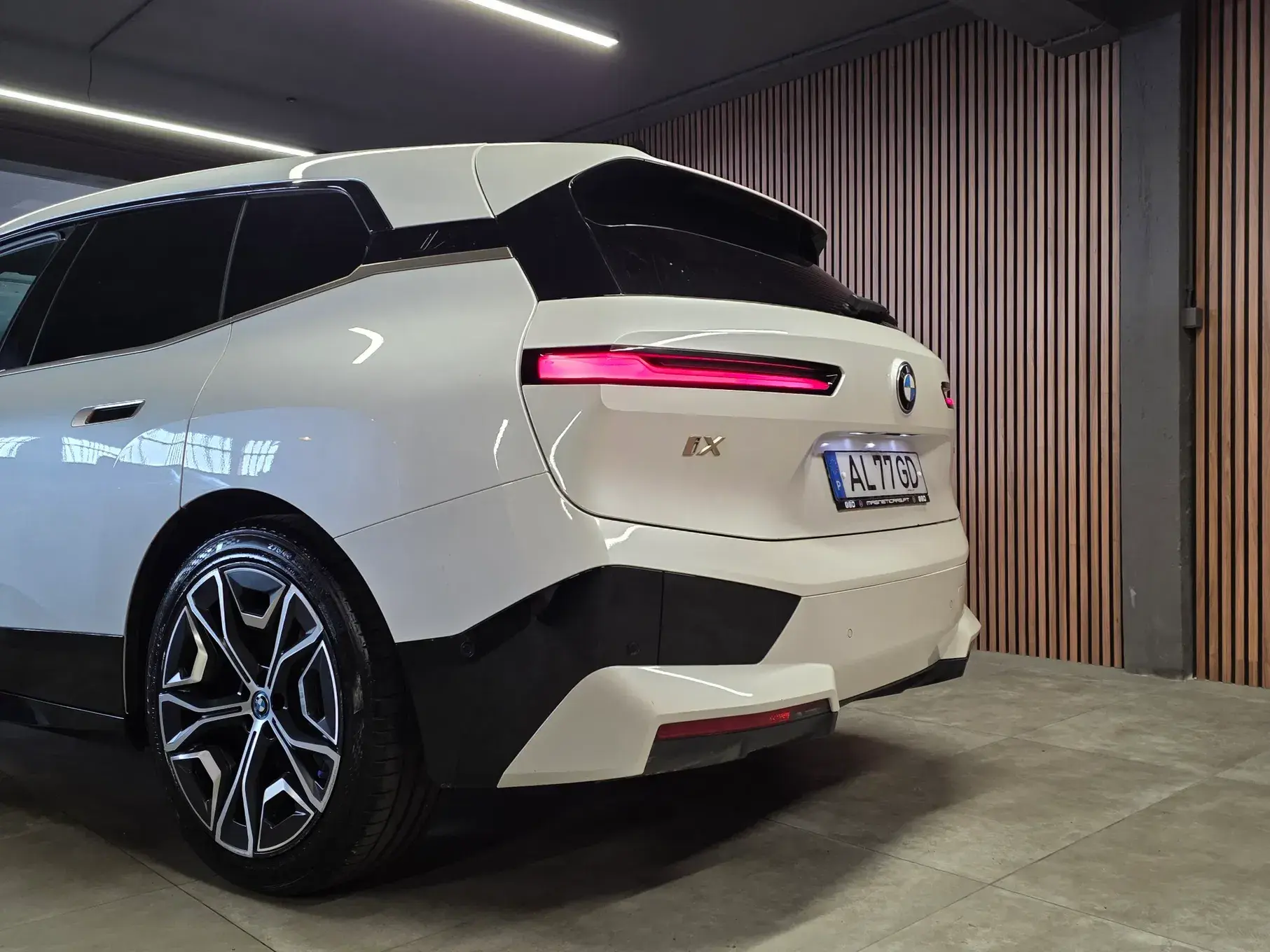 BMW iX xDrive 40 Pack Desportivo 23