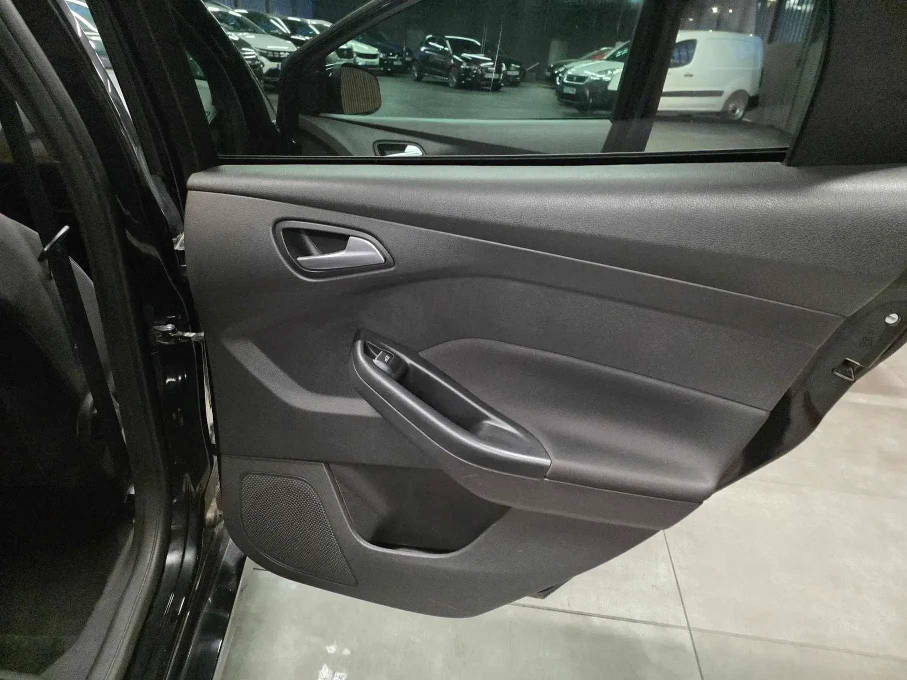 Ford Focus SW 1.5 TDCi ST-Line 14