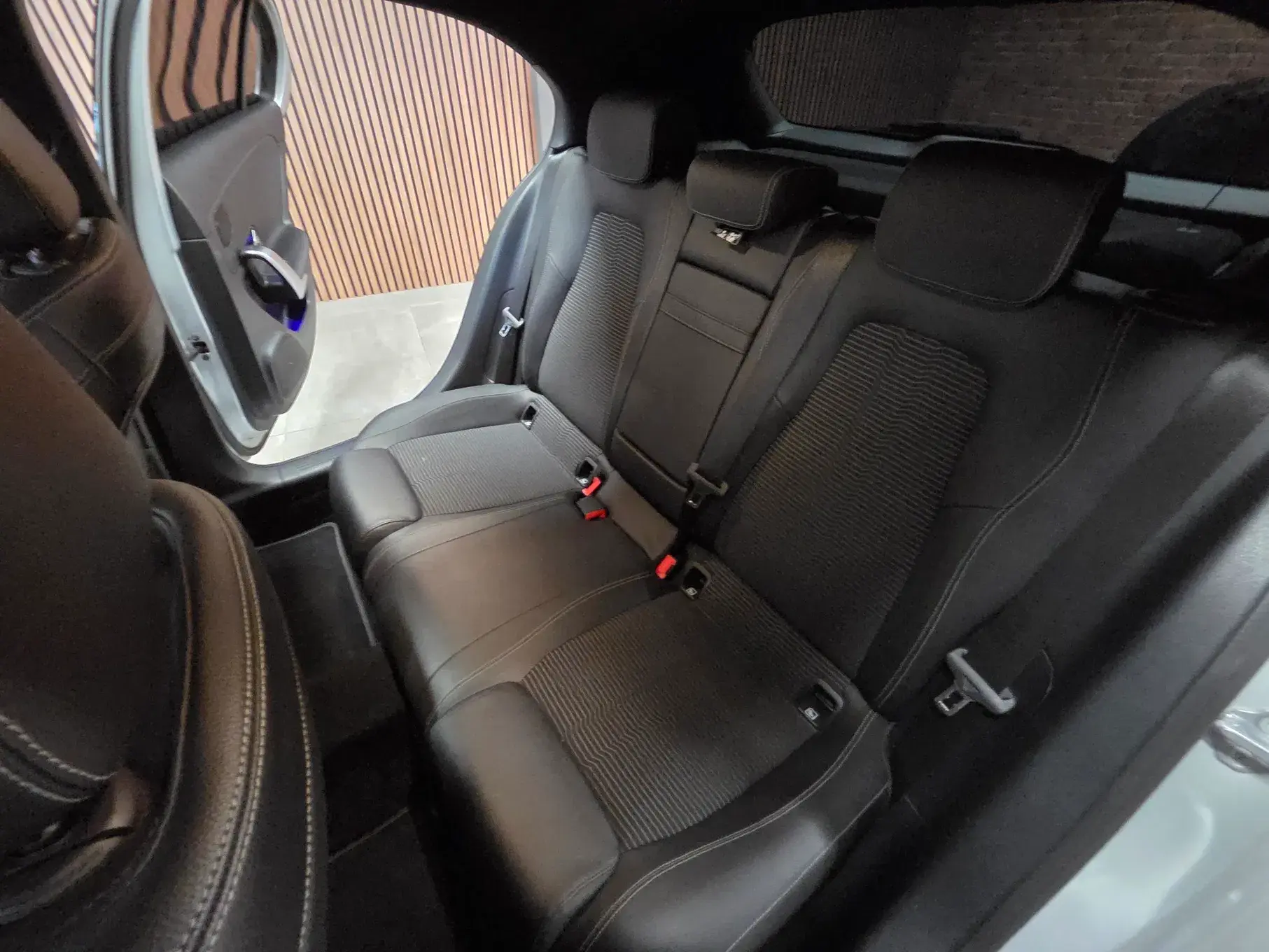 Mercedes-Benz A 180 d 7G-DCT Progressive 51