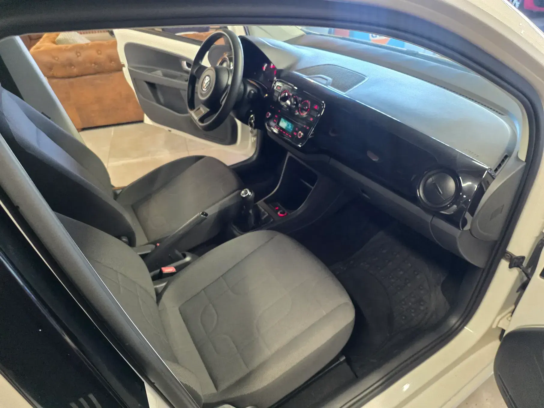 Volkswagen Up! 1.0 BlueMotion Move 5