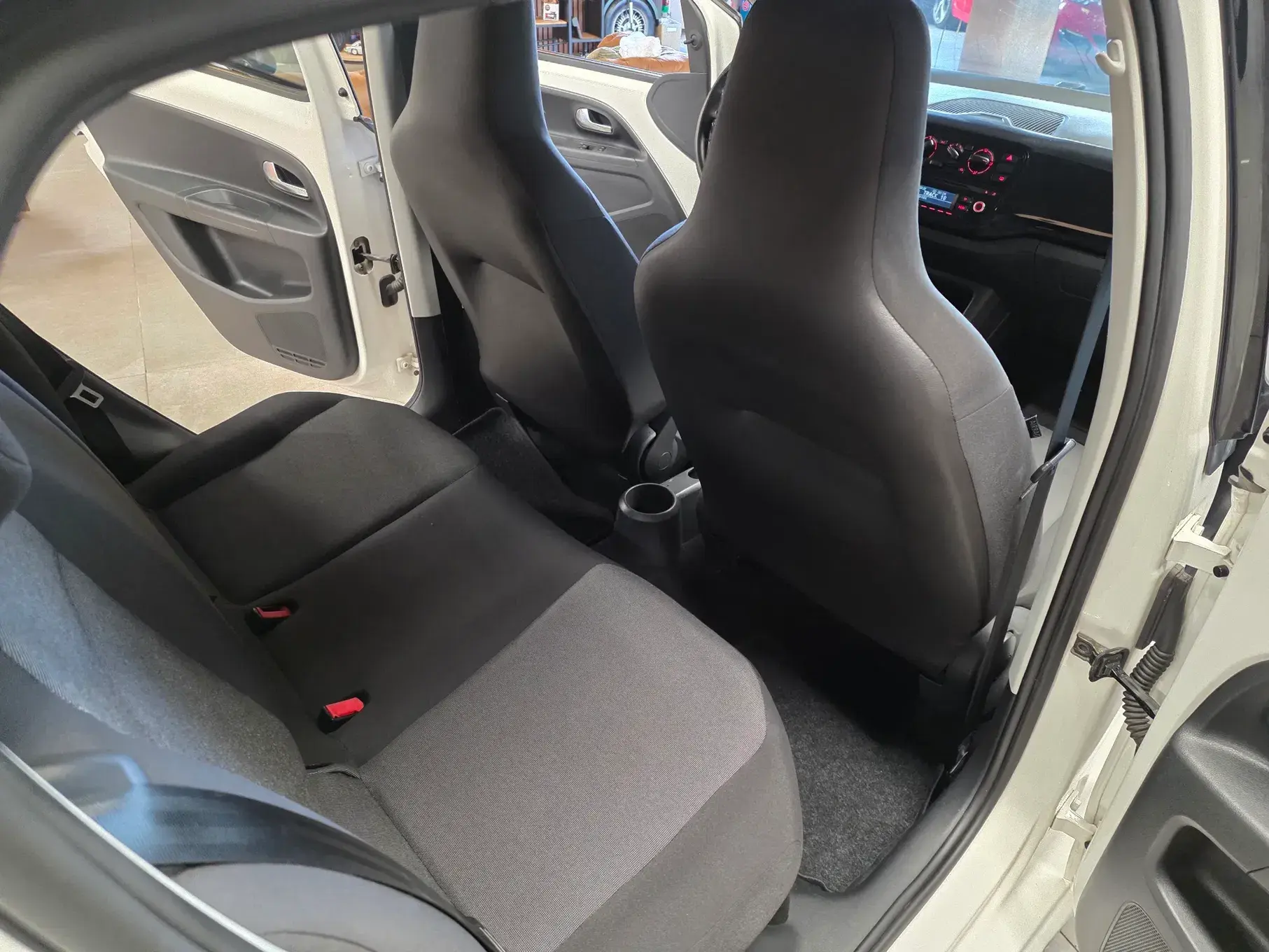 Volkswagen Up! 1.0 BlueMotion Move 10