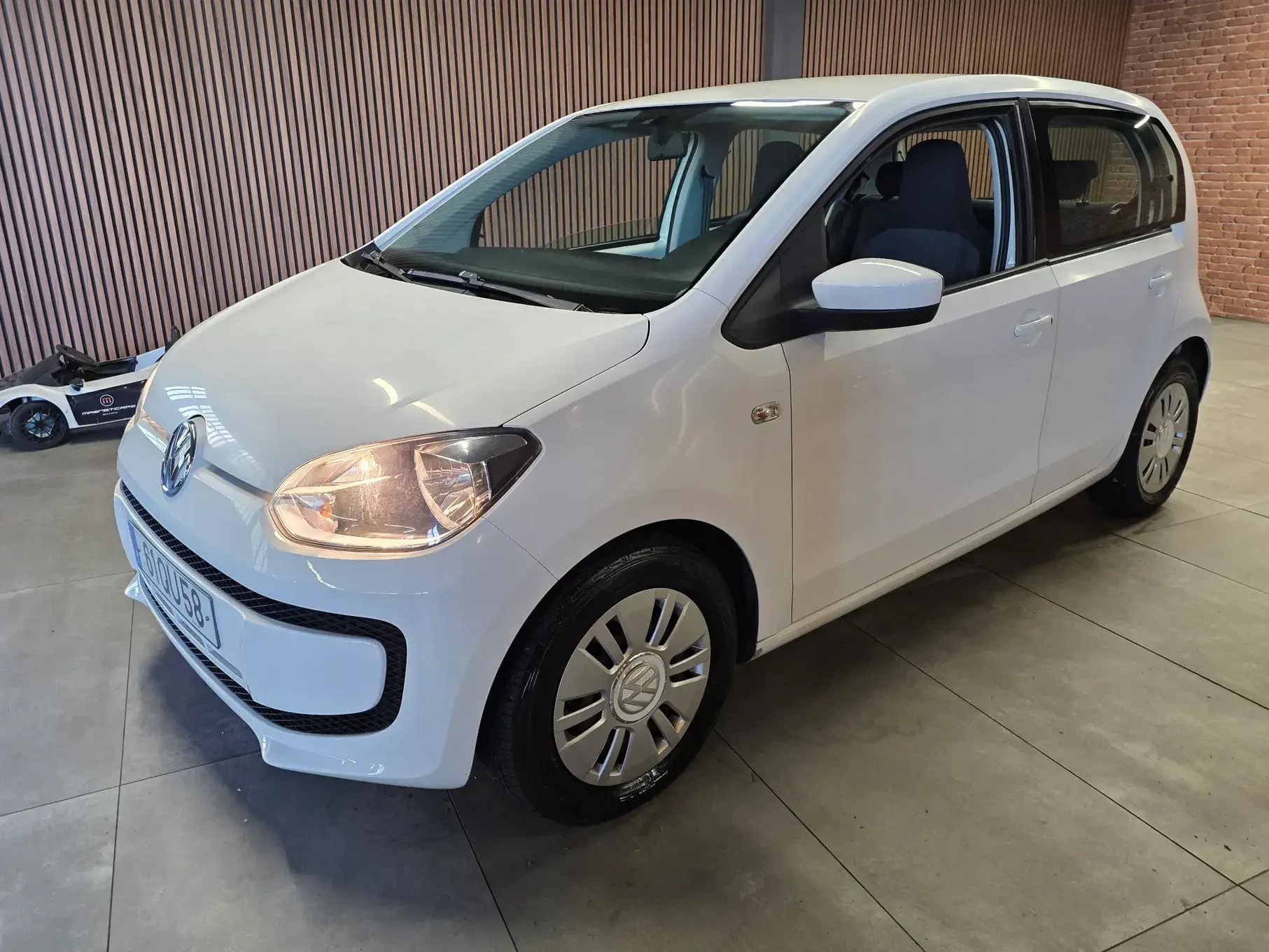 Volkswagen Up! 1.0 BlueMotion Move 24