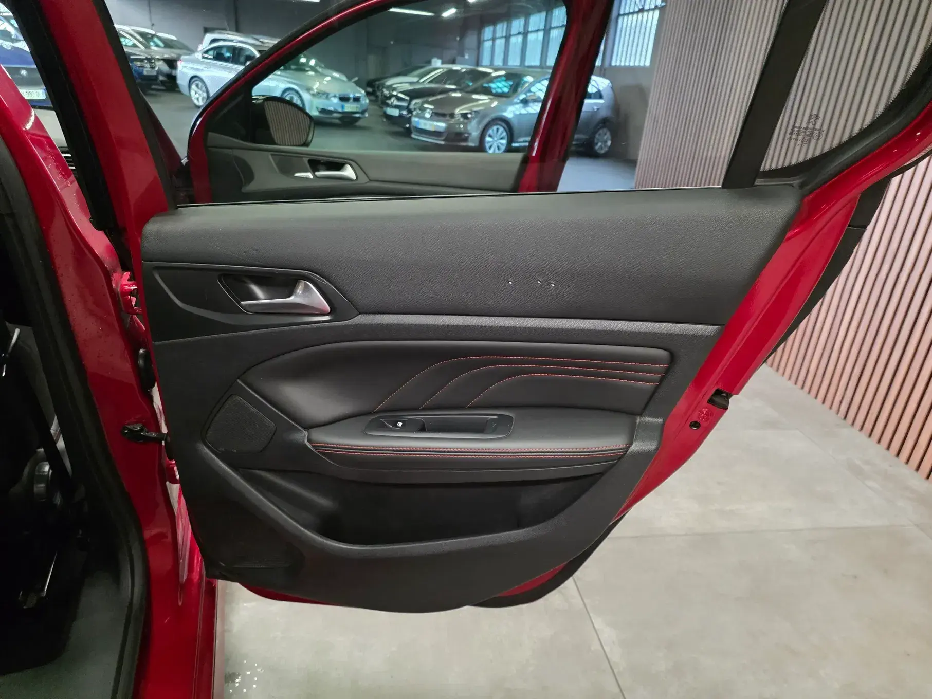 Peugeot 308 BlueHDi FAP 180 EAT8 Stop & Start GT 13