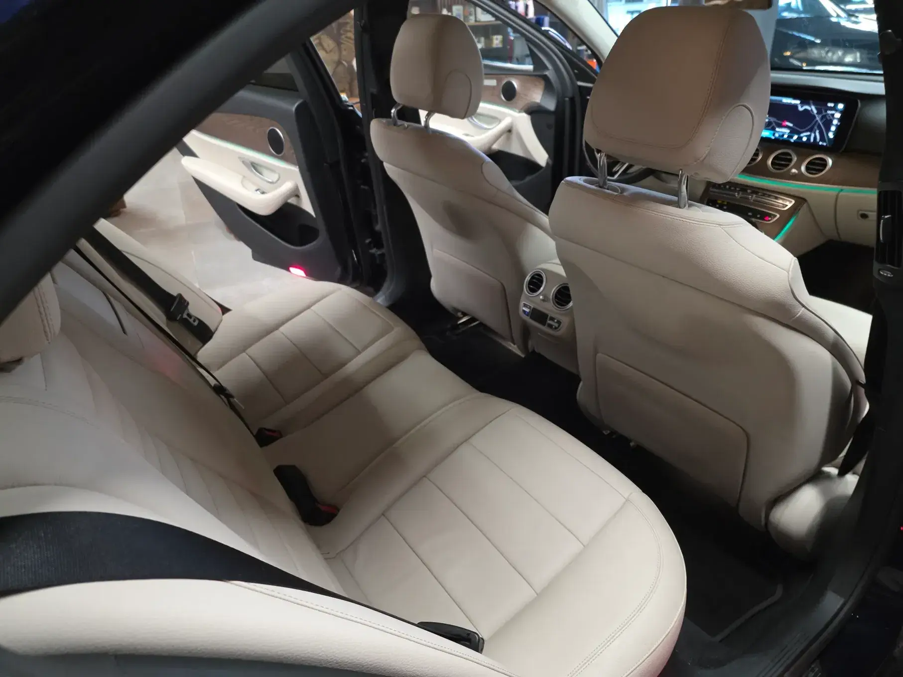 Mercedes-Benz E 220 d Exclusive Line 31