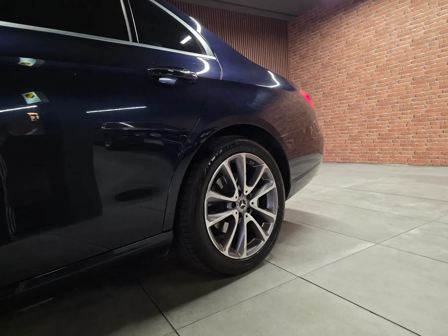Mercedes-Benz E 220 d Exclusive Line 36