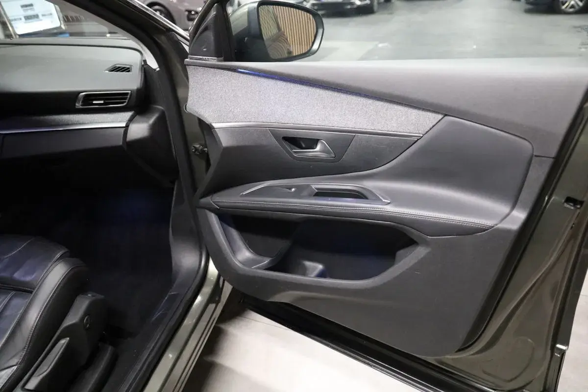 Peugeot 5008 BlueHDI 130 EAT8 Allure Pack 29