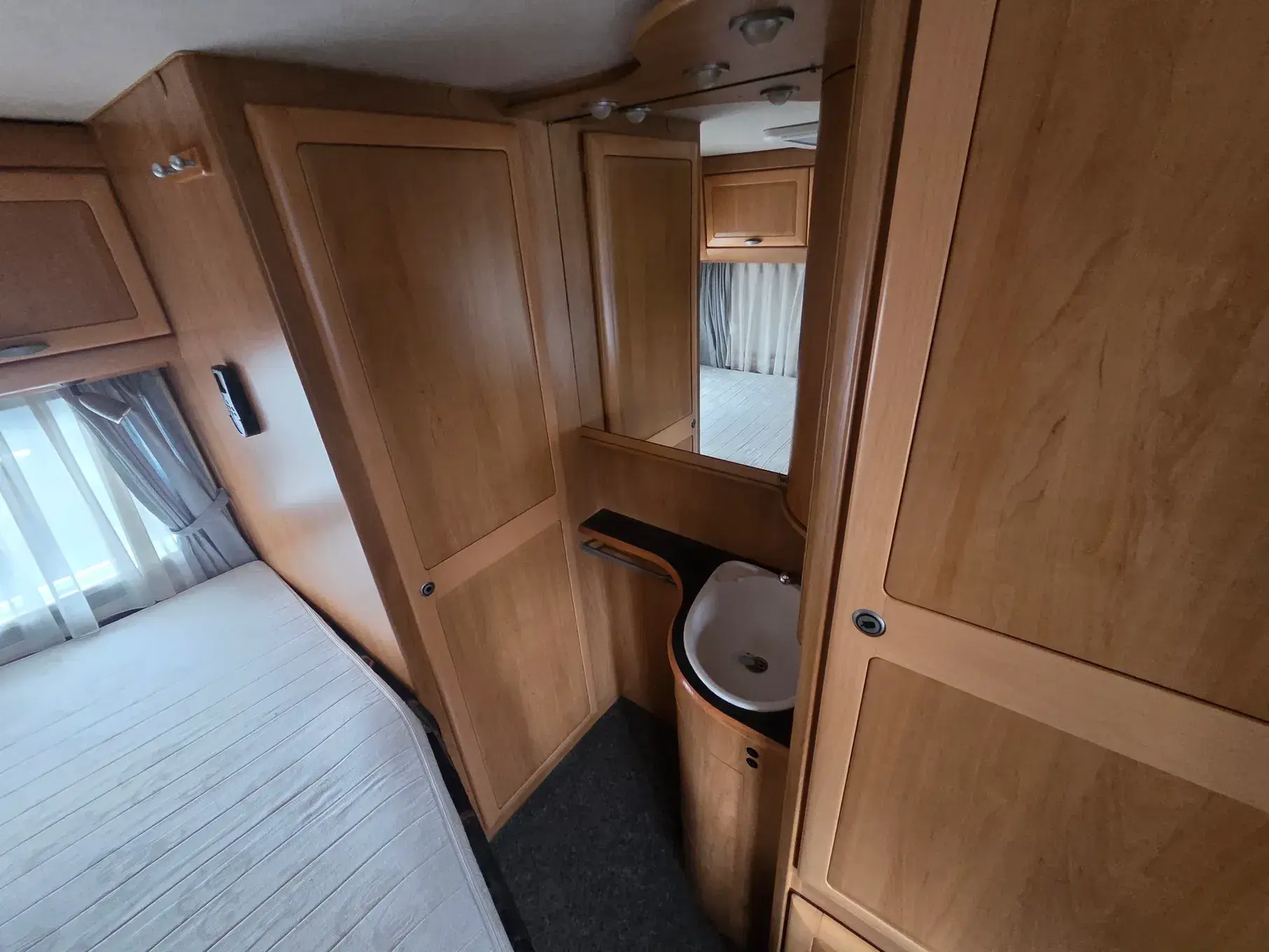 Hymer Classe B Outro 15