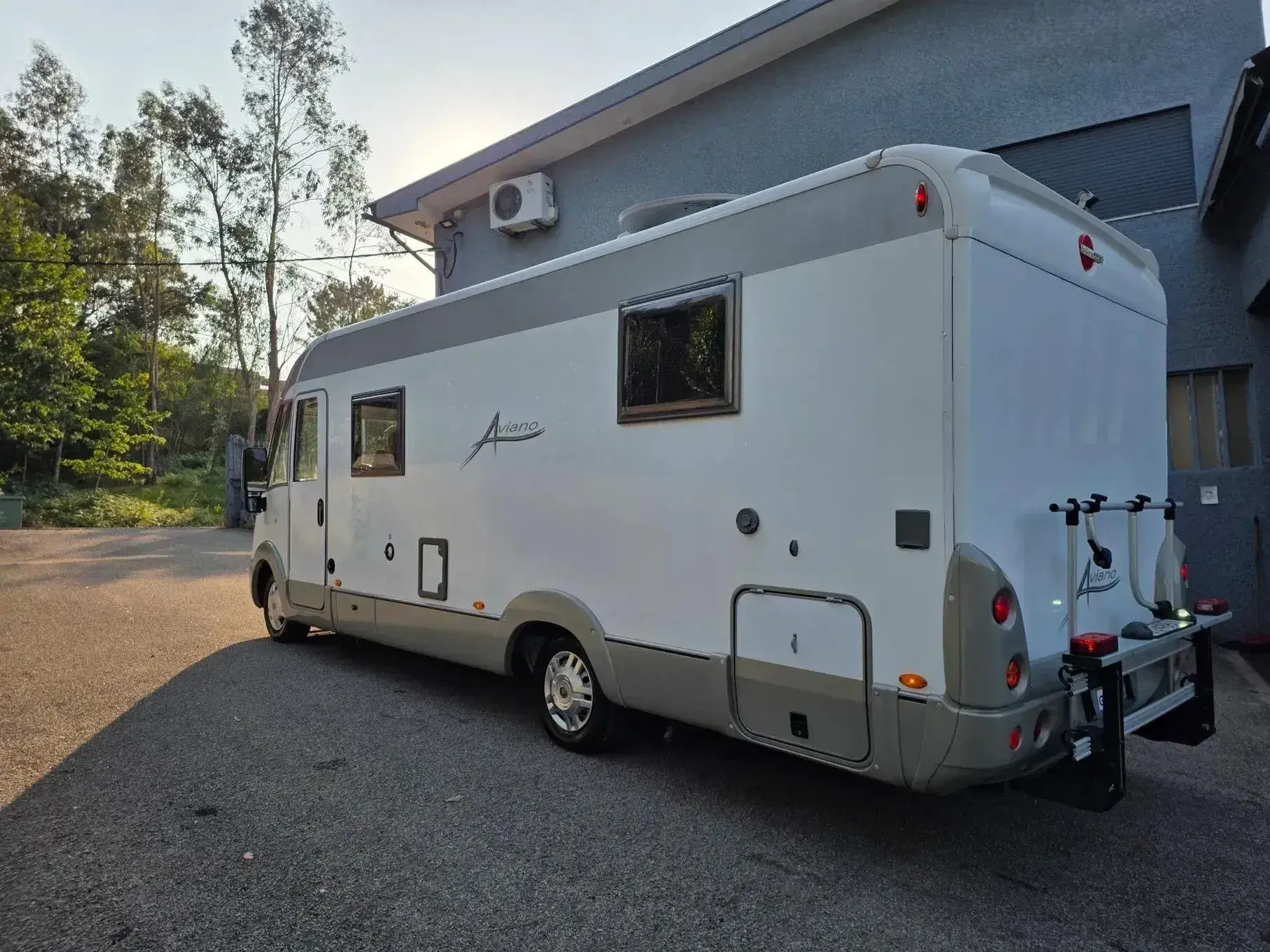 Burstner Aviano I 725 Cama Central 14