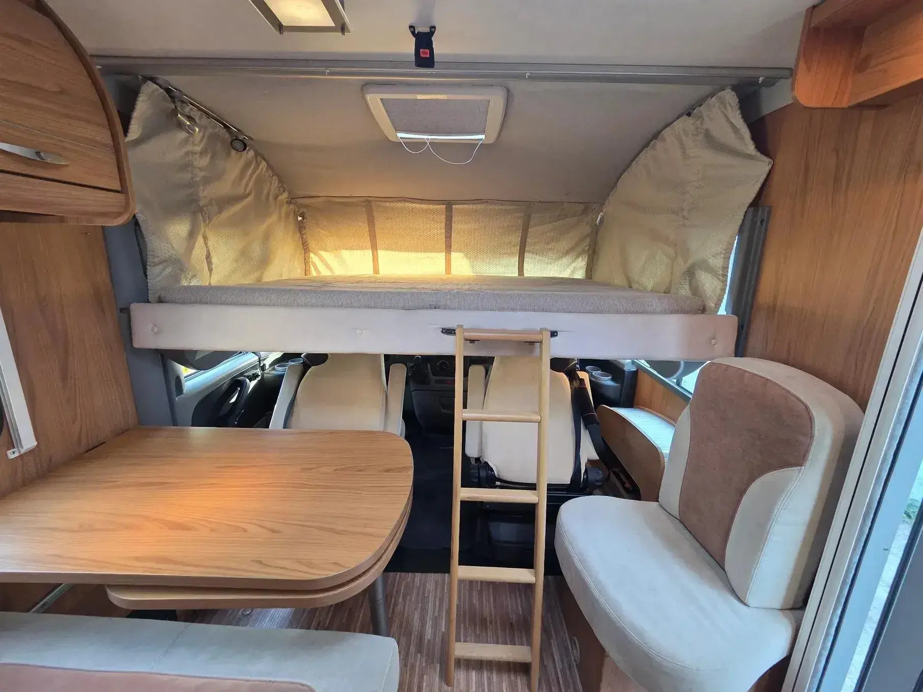Burstner Aviano I 725 Cama Central 33