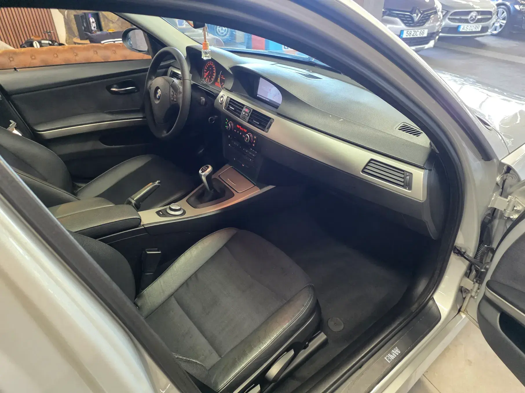 BMW 320 d Navigation 8