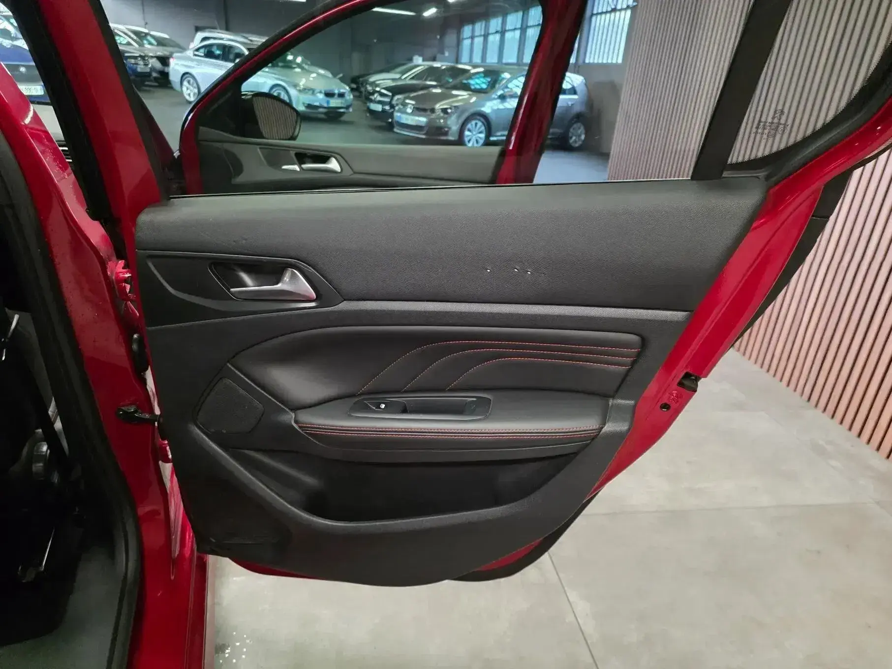Peugeot 308 BlueHDi FAP 180 EAT8 Stop & Start GT 5