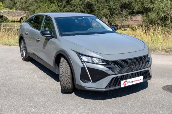 Peugeot 408 1.6 Hybrid Allure Pack e-EAT8 5