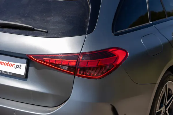 Mercedes-Benz C 300 e T 9G-TRONIC AMG Line 42