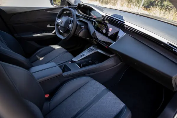Peugeot 408 1.6 Hybrid Allure Pack e-EAT8 44