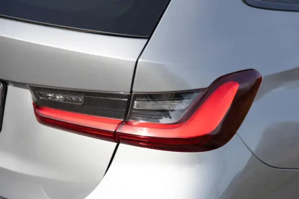 BMW 320 e Touring Pack Desportivo M Auto 28