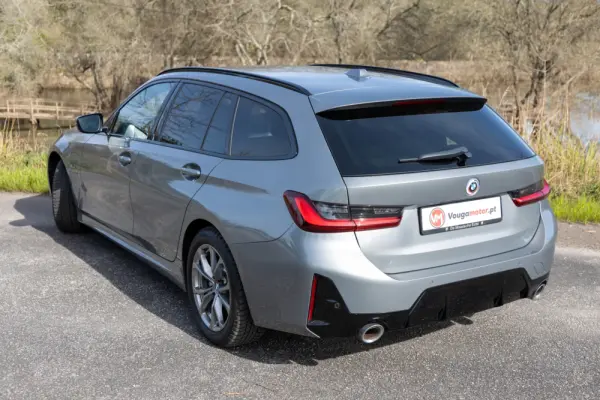 BMW 320 e Touring Pack Desportivo M Auto 29