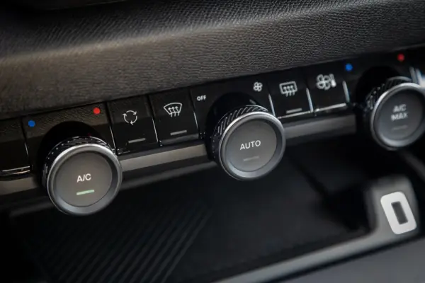 Citroen C4 1.5 BlueHDi Plus EAT8 38