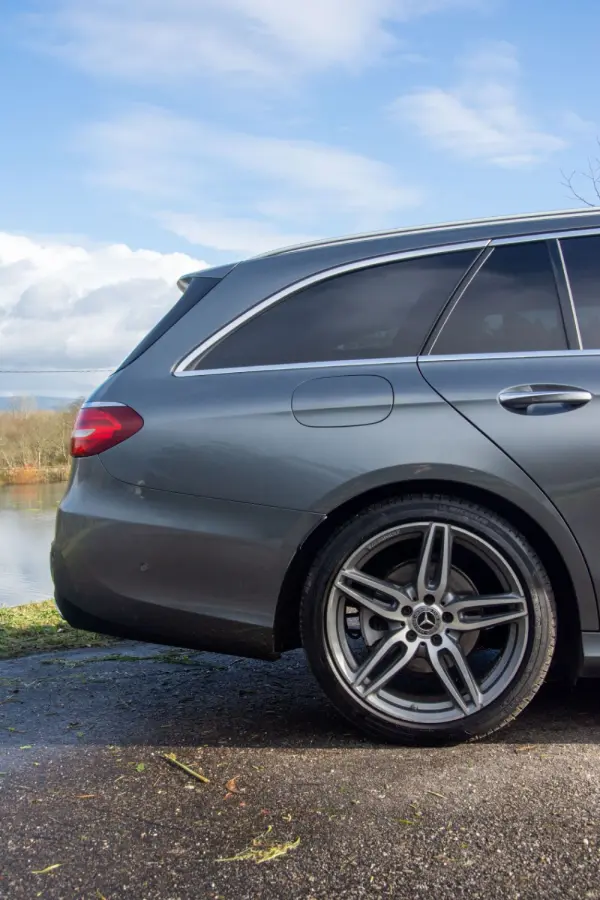 Mercedes-Benz E 220 d AMG 12