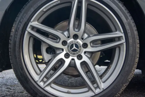 Mercedes-Benz E 220 d AMG 22
