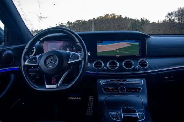 Mercedes-Benz E 220 d AMG 61