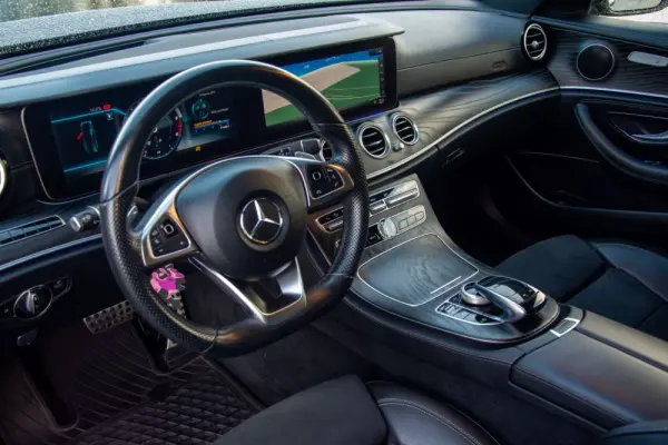 Mercedes-Benz E 220 d AMG 84