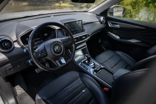 MG HS 1.5 T Luxury AT 8