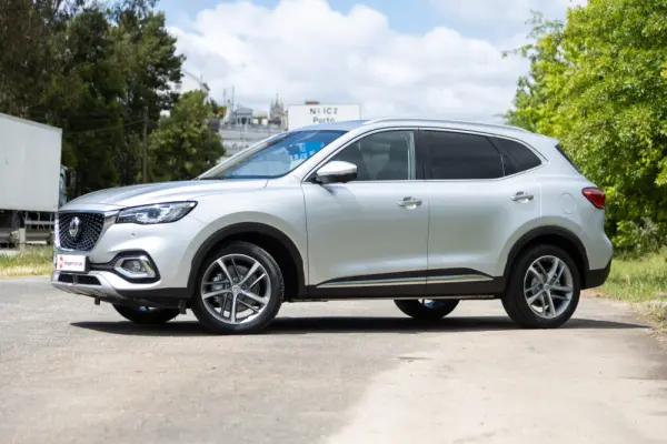MG HS 1.5 T Luxury AT 15