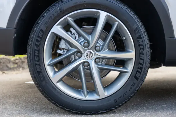 MG HS 1.5 T Luxury AT 19