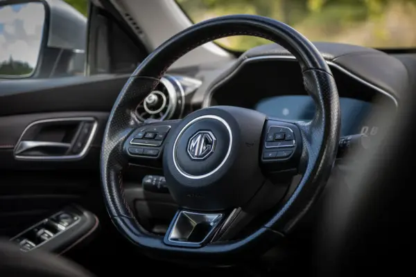 MG HS 1.5 T Luxury AT 49