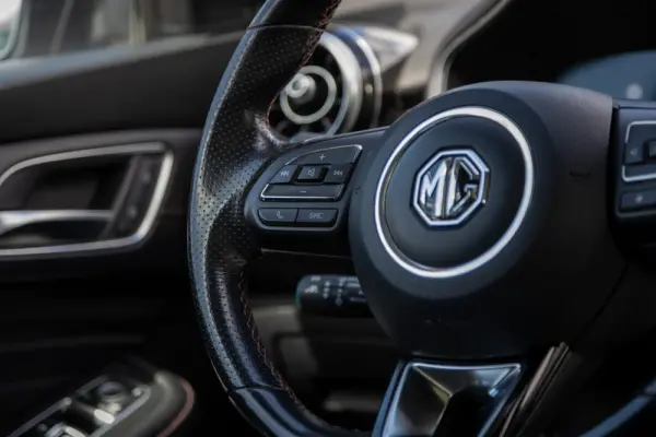 MG HS 1.5 T Luxury AT 62