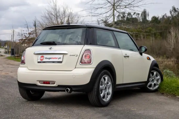 MINI 3 Portas One D 23