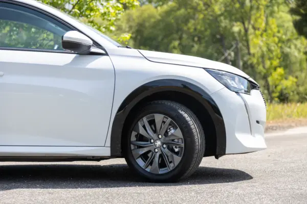 Peugeot e-208 50 kWh Allure Pack 6