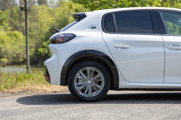 Peugeot e-208 50 kWh Allure Pack 15